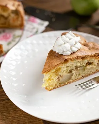 Шарлотка с яблоками